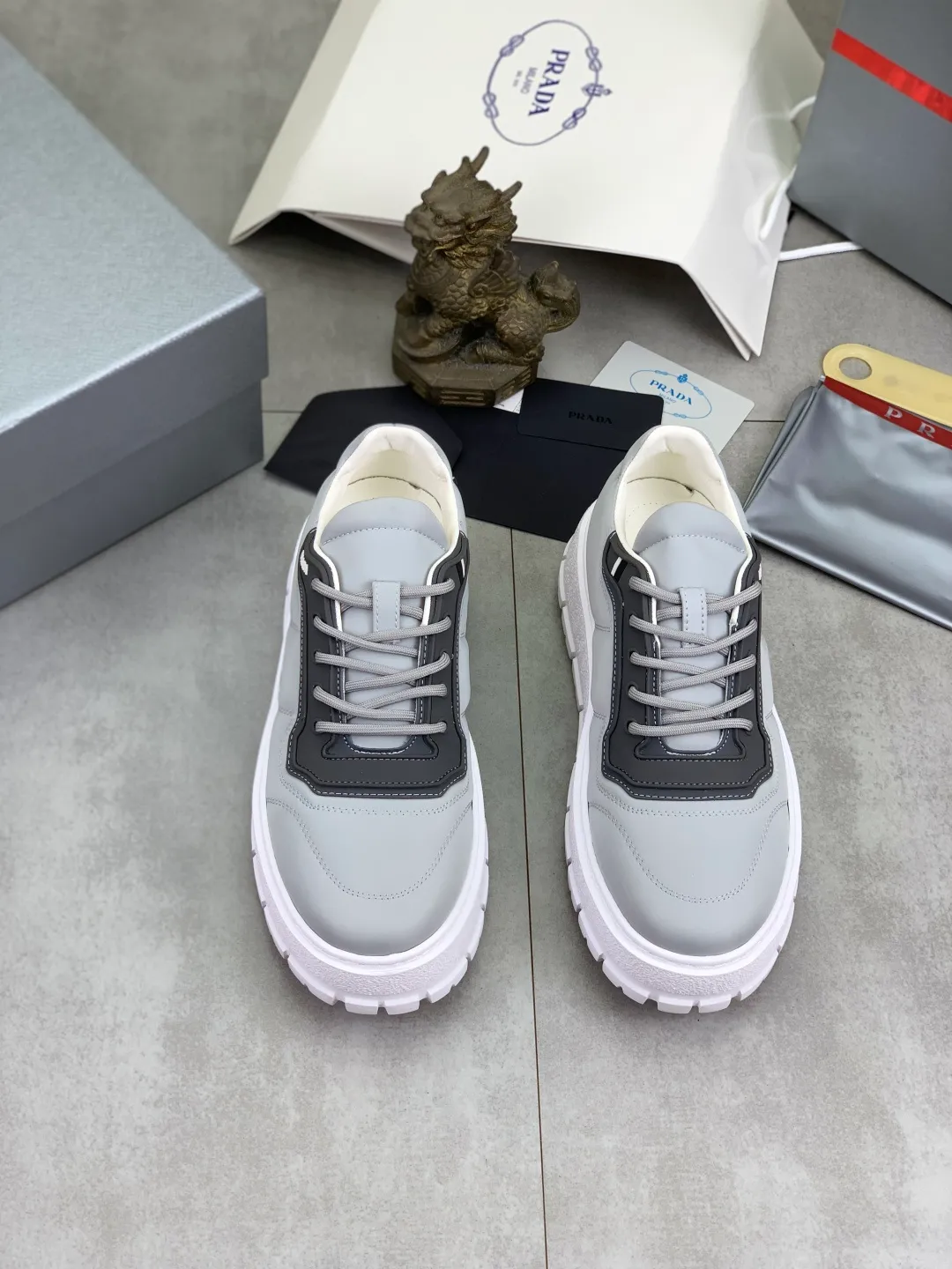 Men's men's shoes 💰P580💰 [New style] popular models are on the official website, 🆘 Trendy brand (Prada) mainly promotes popular models, avant-garde and versatile fashionable men's shoes private version mold opening, cowhide surface splicing 1:1.. Fashionable and simple, original imported cowhide lining cowhide feet; the atmosphere and personality are more fashionable, eye-catching and pursuing class. It will subvert the old idea and be a must-have for fashionistas with you! Must keep it for yourself! Tall and comfortable, large and low, high-end quality workmanship. Number of yards: 38-45 4️⃣optional.